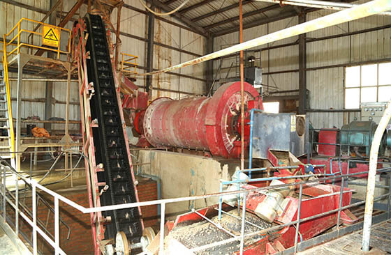 A ball mill for processing tungsten ore.jpg